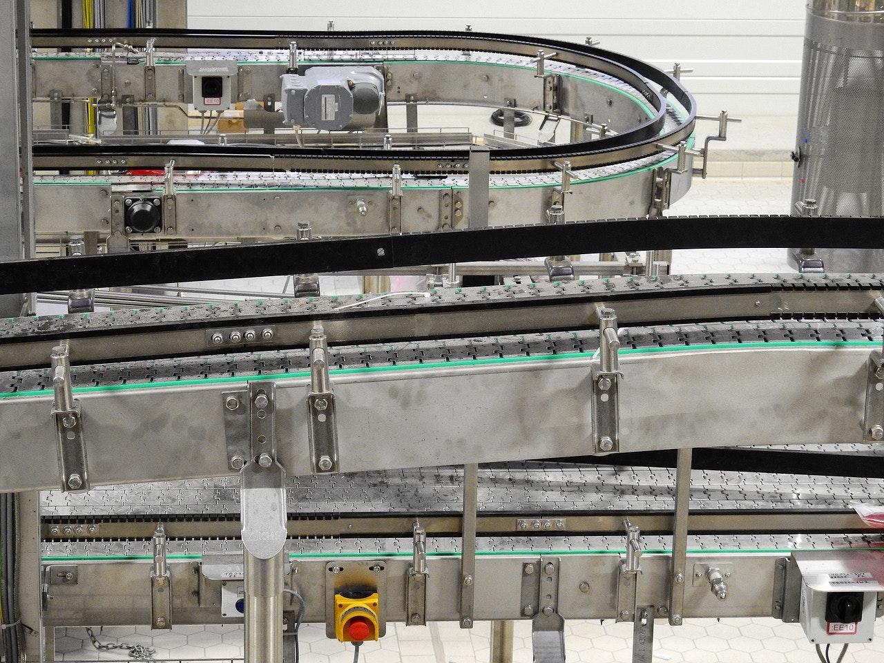 Designing, installing and operating a conveyor system is a complex task. Having a checklist of good practices can help the process run smoothly.